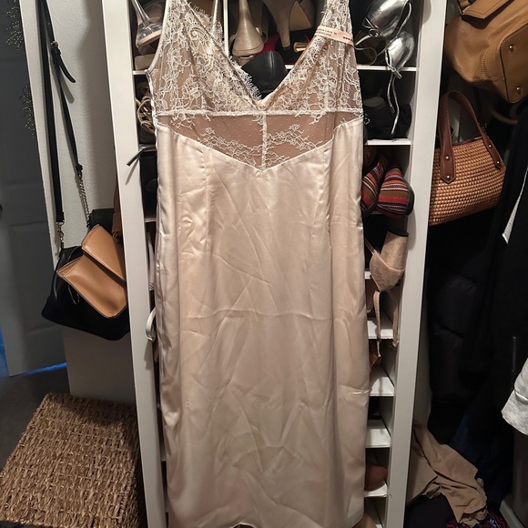 Oh Polly! Cadenza ivory satin midi dress with lace panel - Picture 10 of 15